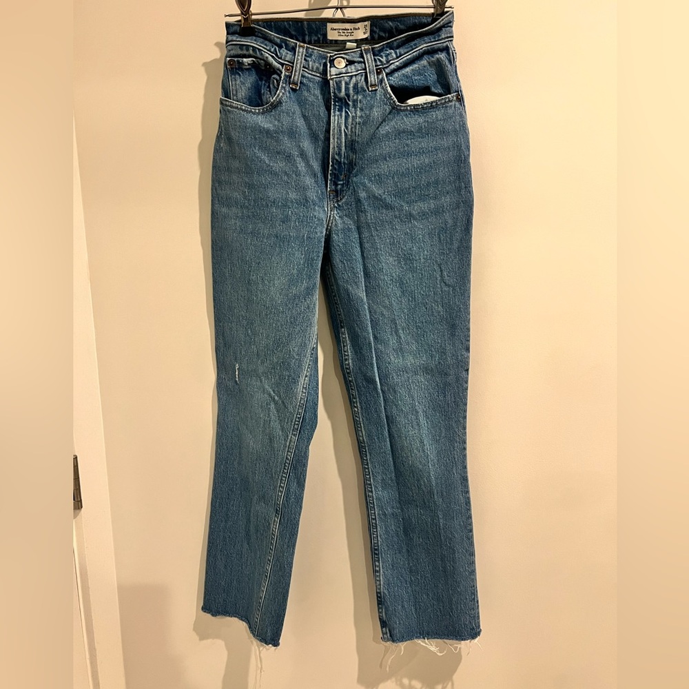 Abercrombie & Fitch The 90’s Straight Ultra High Rise Jean